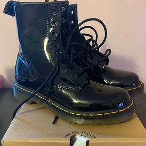 Dr. Martens patent lampers